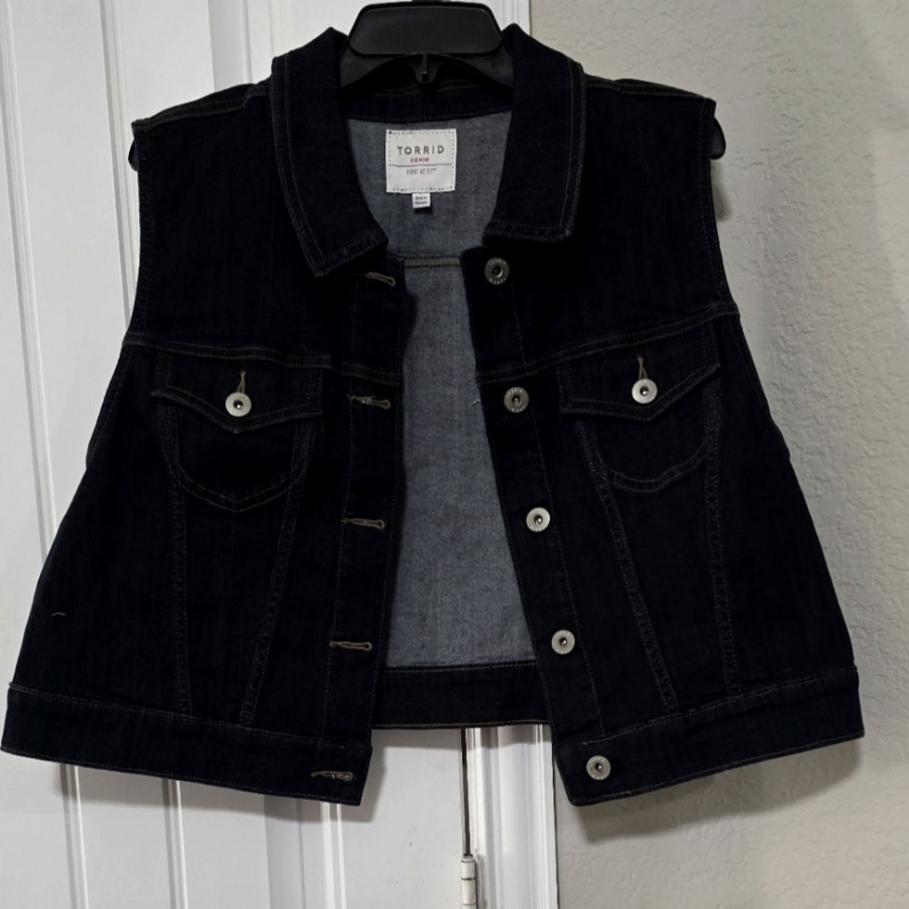 Cropped Vest